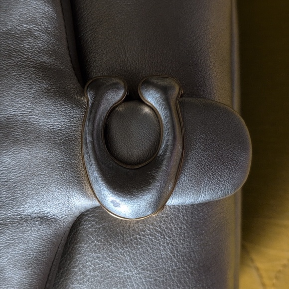 Coach Pillow Tabby (Silver) - Picture 3 of 10